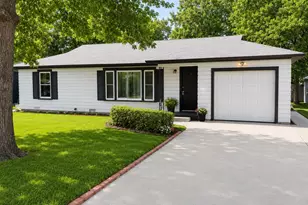 1109 N Howeth St, Gainesville, TX 76240 - Photo 1