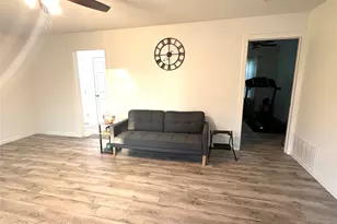 1109 N Howeth St, Gainesville, TX 76240 - Photo 6