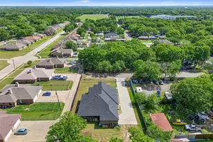 11101 Leeper Dr, Balch Springs, TX 75180 - Photo 38