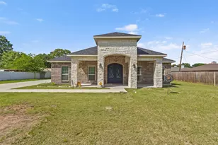 11101 Leeper Dr, Balch Springs, TX 75180 - Photo 2
