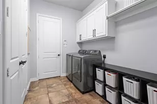 2131 N Hill Dr, Irving, TX 75038 - Photo 30