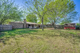 1406 Jackson St, Bowie, TX 76230 - Photo 34