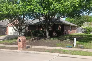 2740 Beacon Hill Dr, Rockwall, TX 75087 - Photo 2