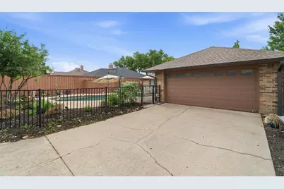 2307 Castle Rock Road, Carrollton, TX 75007 - Photo 32