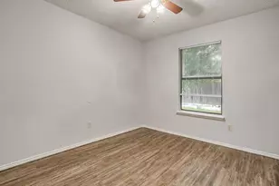 926 Irene St, Burleson, TX 76028 - Photo 14