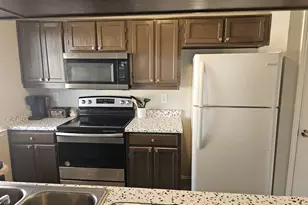 1728 Crestpoint Dr, Arlington, TX 76012 - Photo 4