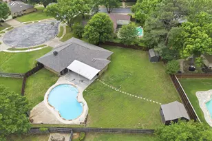 408 Christine Ct, Euless, TX 76039 - Photo 2