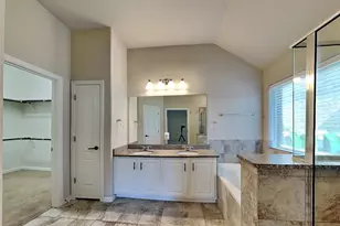 816 Water Garden Cir, Little Elm, TX 75068 - Photo 10