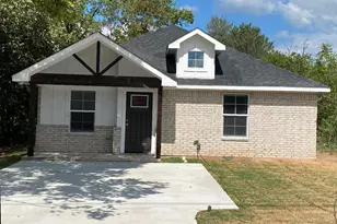 313 E Nelson St, Denison, TX 75021 - Photo 1