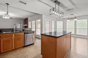 505 Park Meadows Dr, Crowley, TX 76036 - Photo 12