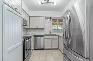 11813 Leisure Dr, Dallas, TX 75243 - Photo 10