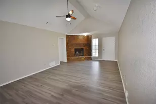 438 Finch Dr, DeSoto, TX 75115 - Photo 2