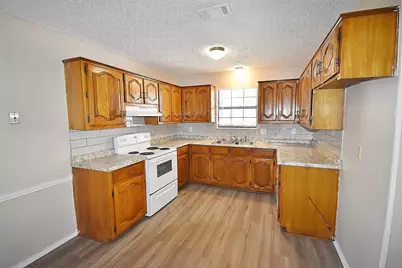 438 Finch Drive, DeSoto, TX 75115 - Photo 4
