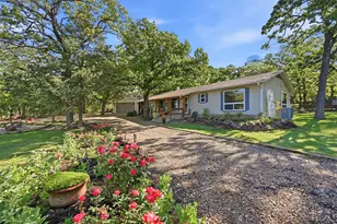 301 Kiowa Dr E, Lake Kiowa, TX 76240 - Photo 1