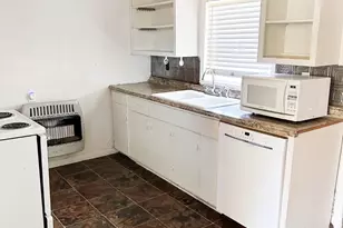 1402 Avenue J, Cisco, TX 76437 - Photo 8