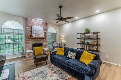 2521 Fairmont Drive, Grand Prairie, TX 75052 - Photo 4