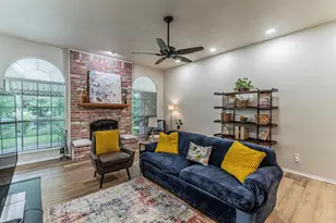 2521 Fairmont Dr, Grand Prairie, TX 75052 - Photo 4