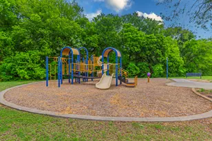 2521 Fairmont Dr, Grand Prairie, TX 75052 - Photo 32