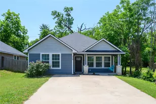 318 E Munson St, Denison, TX 75021 - Photo 1