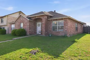 329 Beechwood Ln, Cedar Hill, TX 75104 - Photo 2