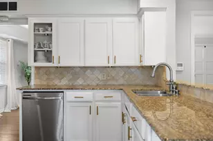 10146 Shadyview Dr, Dallas, TX 75238 - Photo 14