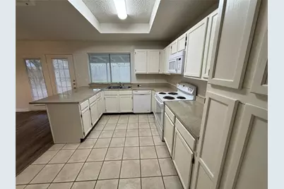 2514 Livingston Lane, Grand Prairie, TX 75052 - Photo 14