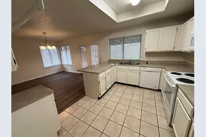 2514 Livingston Lane, Grand Prairie, TX 75052 - Photo 10