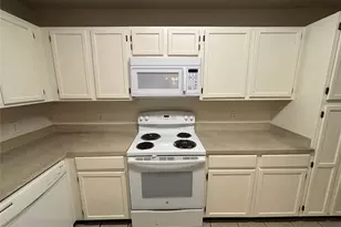 2514 Livingston Ln, Grand Prairie, TX 75052 - Photo 10