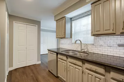 319 Stoneledge, Irving, TX 75063 - Photo 10