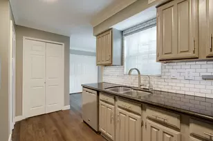 319 Stoneledge, Irving, TX 75063 - Photo 10