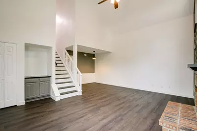 319 Stoneledge, Irving, TX 75063 - Photo 4