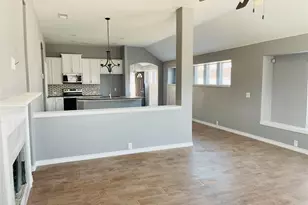 548 Kerry St, Crowley, TX 76036 - Photo 14