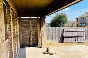 548 Kerry St, Crowley, TX 76036 - Photo 32