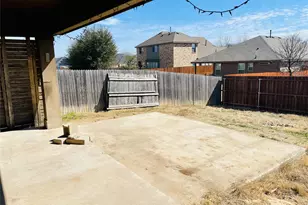 548 Kerry St, Crowley, TX 76036 - Photo 32