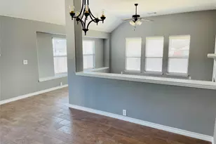 548 Kerry St, Crowley, TX 76036 - Photo 10