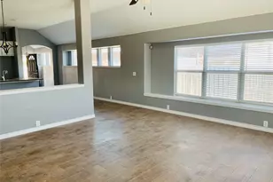 548 Kerry St, Crowley, TX 76036 - Photo 10