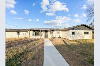 501 Roach Street, Bowie, TX 76230 - Photo 1