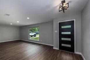 2004 Tarver Rd, Burleson, TX 76028 - Photo 6