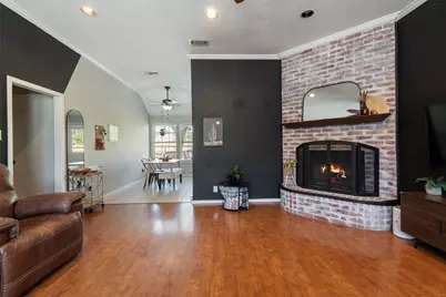 304 W Windsor Drive, Denton, TX 76207 - Photo 2