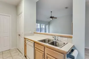 1014 Teresa Ct, Granbury, TX 76048 - Photo 10