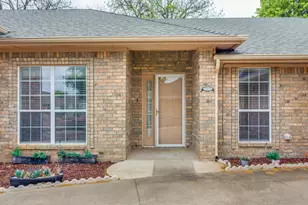 1014 Teresa Ct, Granbury, TX 76048 - Photo 2
