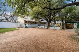 1002 W Pearl St, Granbury, TX 76048 - Photo 38