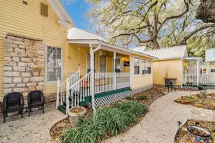 1002 W Pearl St, Granbury, TX 76048 - Photo 30