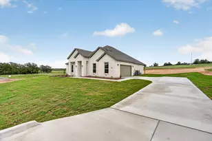 504 Clifton Ct, Springtown, TX 76082 - Photo 2