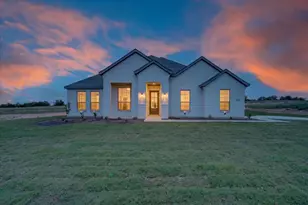 504 Clifton Ct, Springtown, TX 76082 - Photo 2