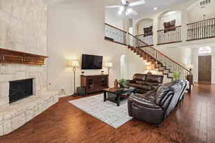 2824 Gillespie Ln, Grand Prairie, TX 75052 - Photo 4