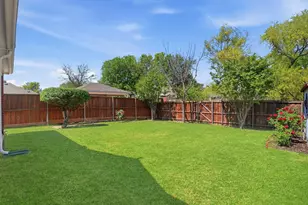 2824 Gillespie Ln, Grand Prairie, TX 75052 - Photo 32