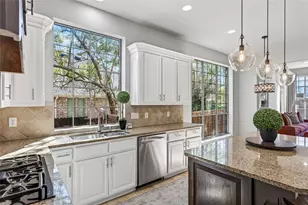 813 Moss Cliff Cir, McKinney, TX 75071 - Photo 6