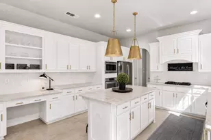 813 Moss Cliff Cir, McKinney, TX 75071 - Photo 2