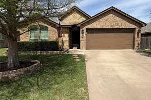 404 Brookhollow Ln, Saginaw, TX 76131 - Photo 2